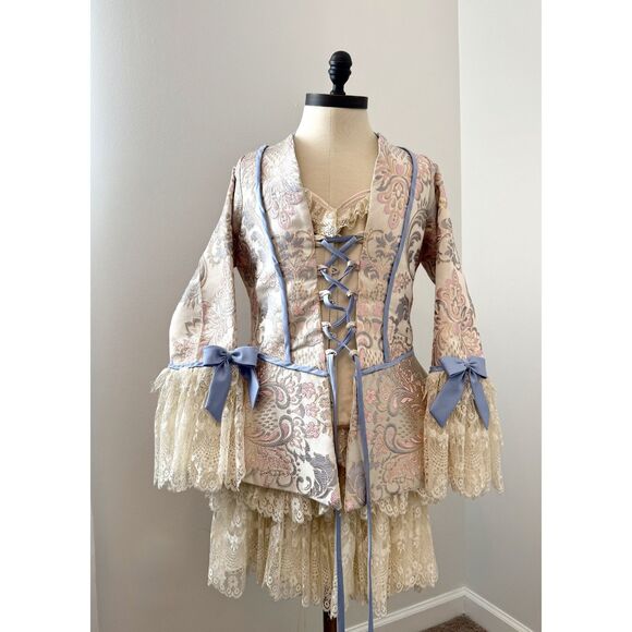 Handmade Marie Antoniette costume/cosplay - Picture 6 of 12